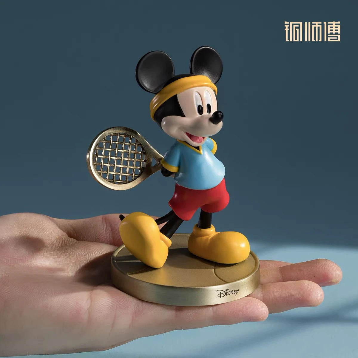 ディズニー ミッキーマウス スタチュー スポーツシリーズ テニス Ver. 手持ちサイズイメージ