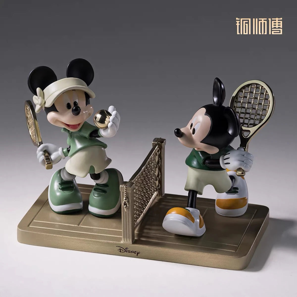 ディズニー ミッキーマウス＆ミニーマウス スタチュー スポーツシリーズ テニス Ver. 正面別角度