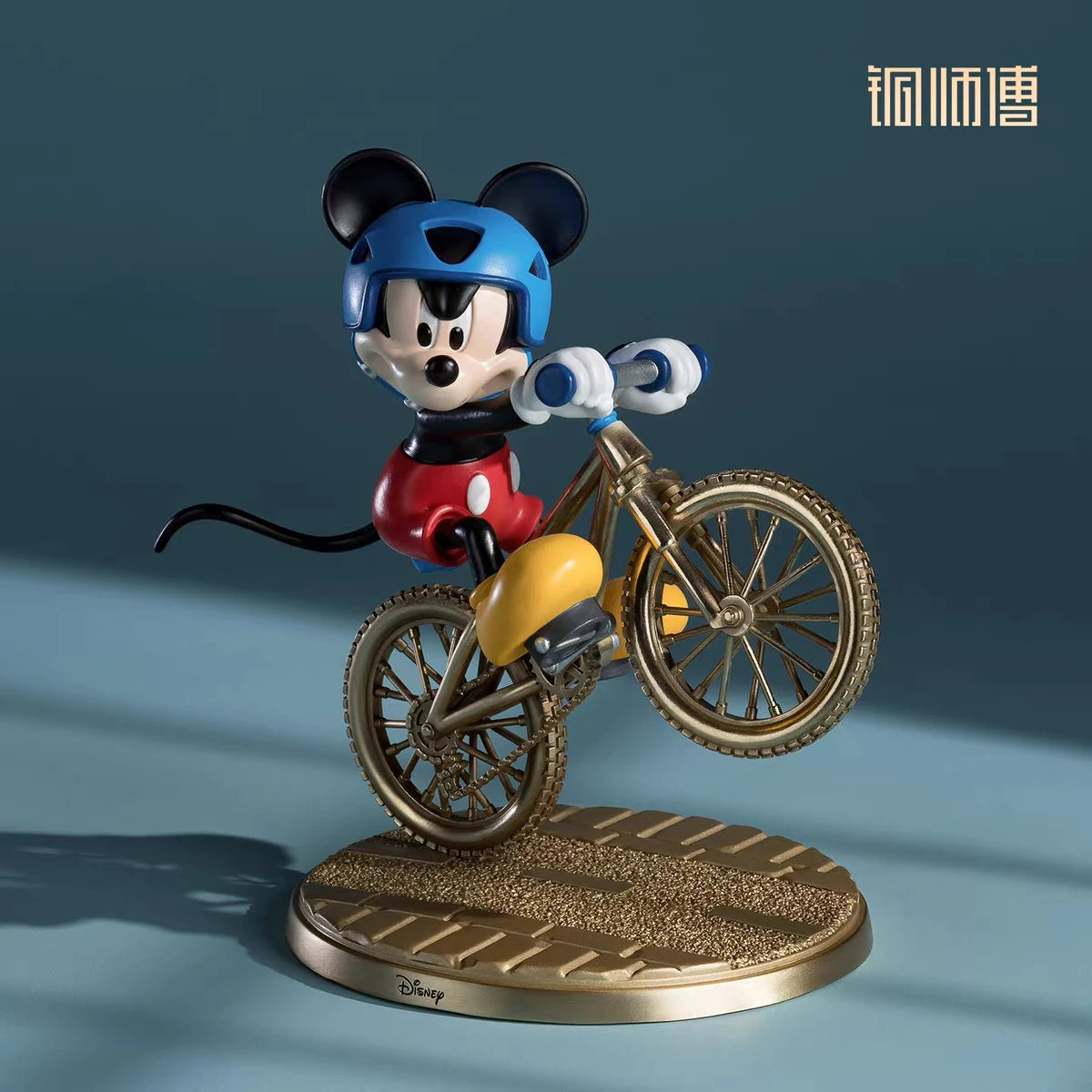 ディズニー ミッキーマウス スタチュー スポーツシリーズ サイクリング Ver. 正面斜め