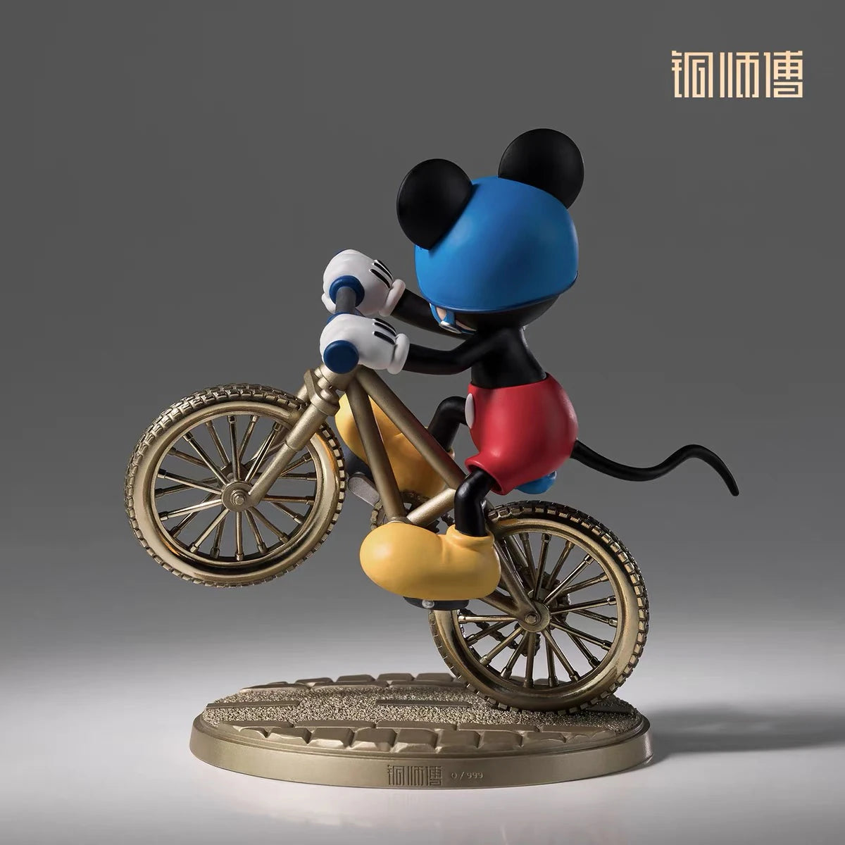 ディズニー ミッキーマウス スタチュー スポーツシリーズ サイクリング Ver. 背面