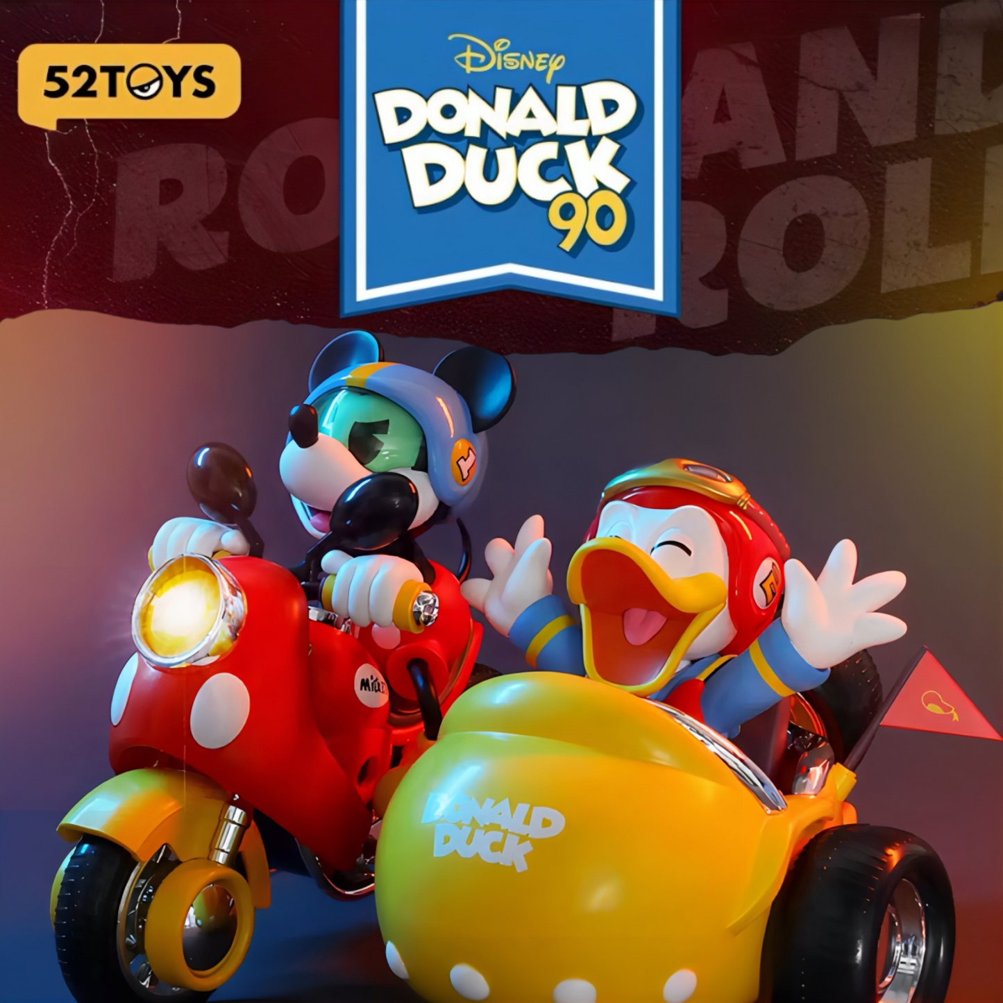 ミッキーとドナルドがサイドカーに乗ったレーシングチームフィギュア。52TOYS製、ディズニー90周年記念モデル。