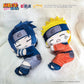 NARUTO -ナルト- Sleepyシリーズ 約30cmぬいぐるみ うちはサスケとうずまきナルトを白い毛布の上に並べたイメージ